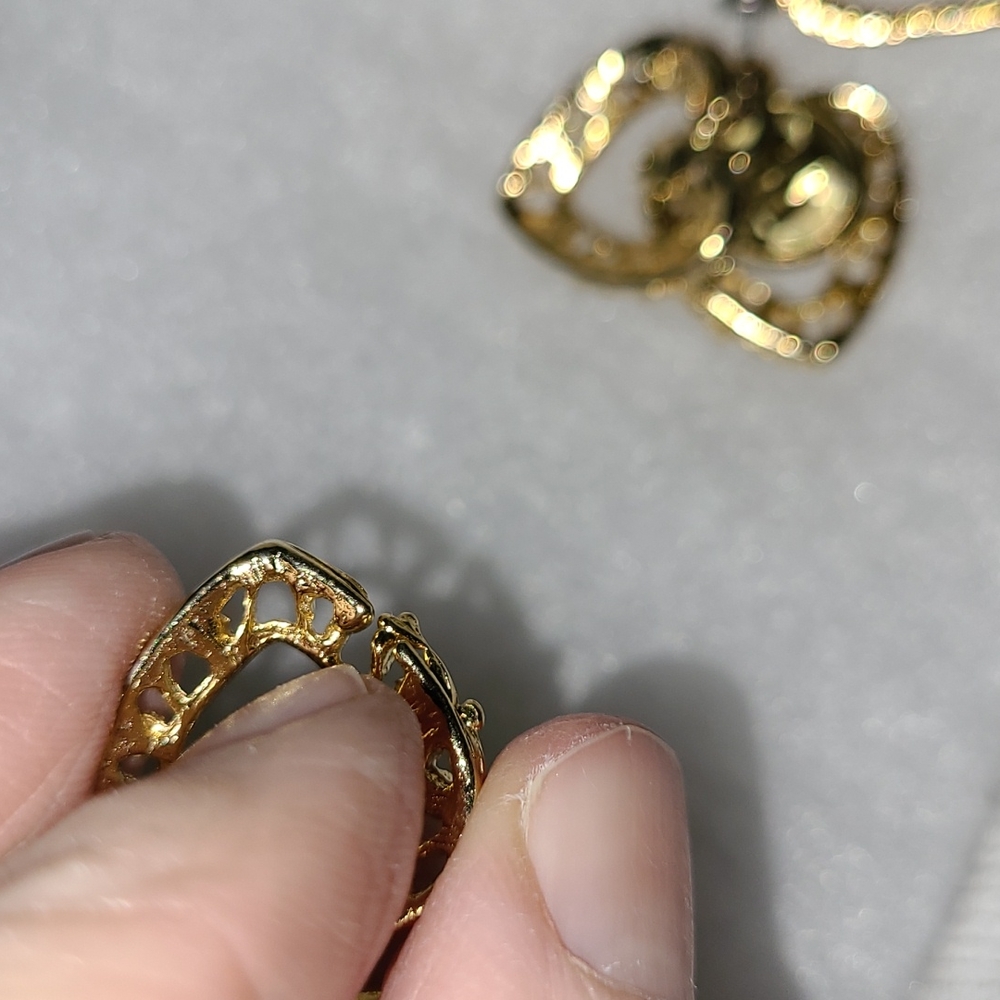 Vintage Lot: Emeralds & Ruby Faux Gems Gold-tone Heart Brooches & Earrings - Picture 7 of 7